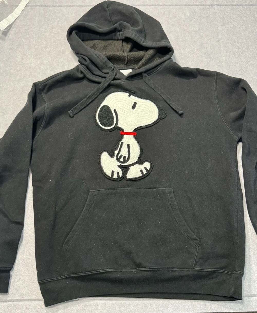 Embroidered Peanuts Snoopy Hoodie Size M Black Graphic Pullover Sweatshirt